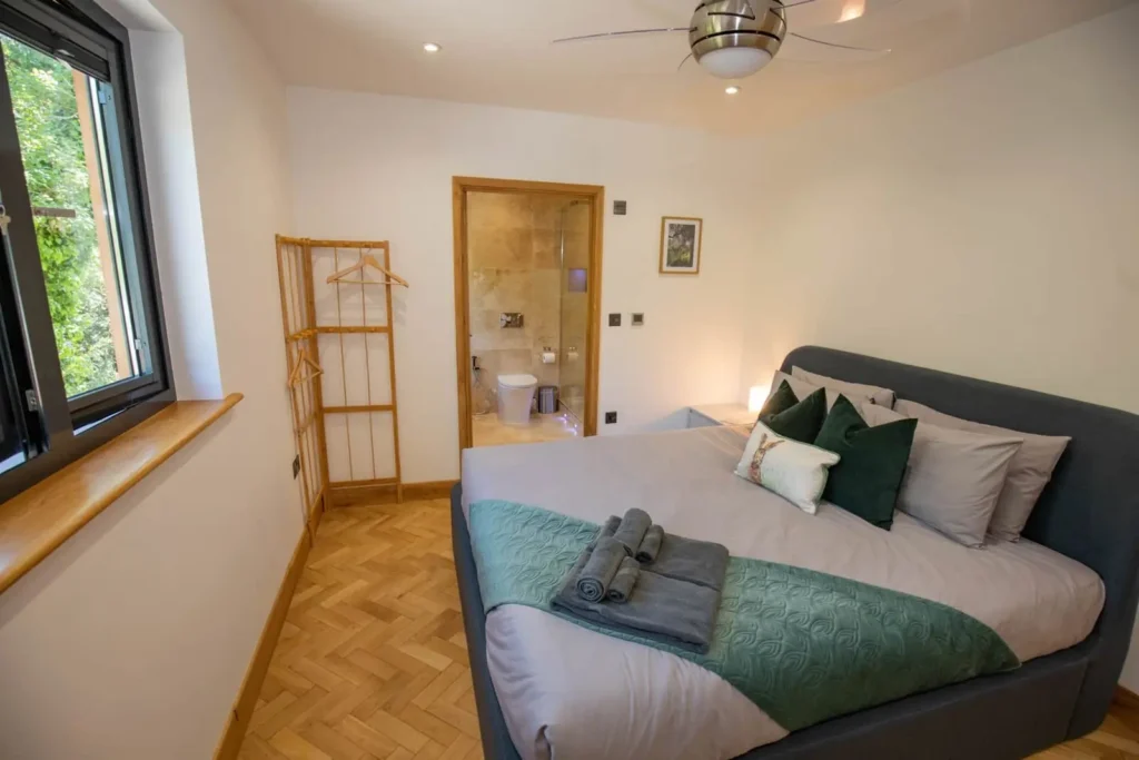 en-suite bedroom at tresillian lodge